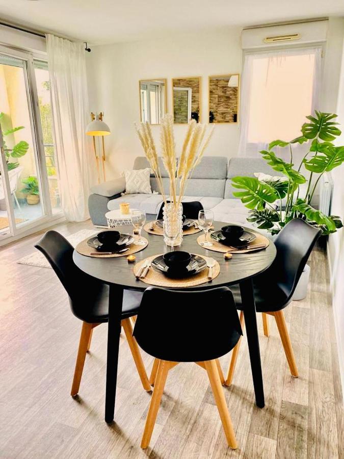 Appartement T2 Très Charmant à Cergy Le Haut à seulement 3 min à pied de la gare !! PARKING PRIVE Extérieur photo