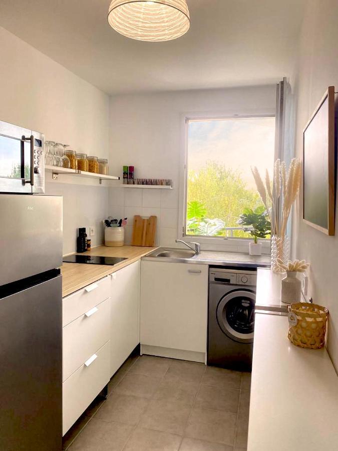 Appartement T2 Très Charmant à Cergy Le Haut à seulement 3 min à pied de la gare !! PARKING PRIVE Extérieur photo