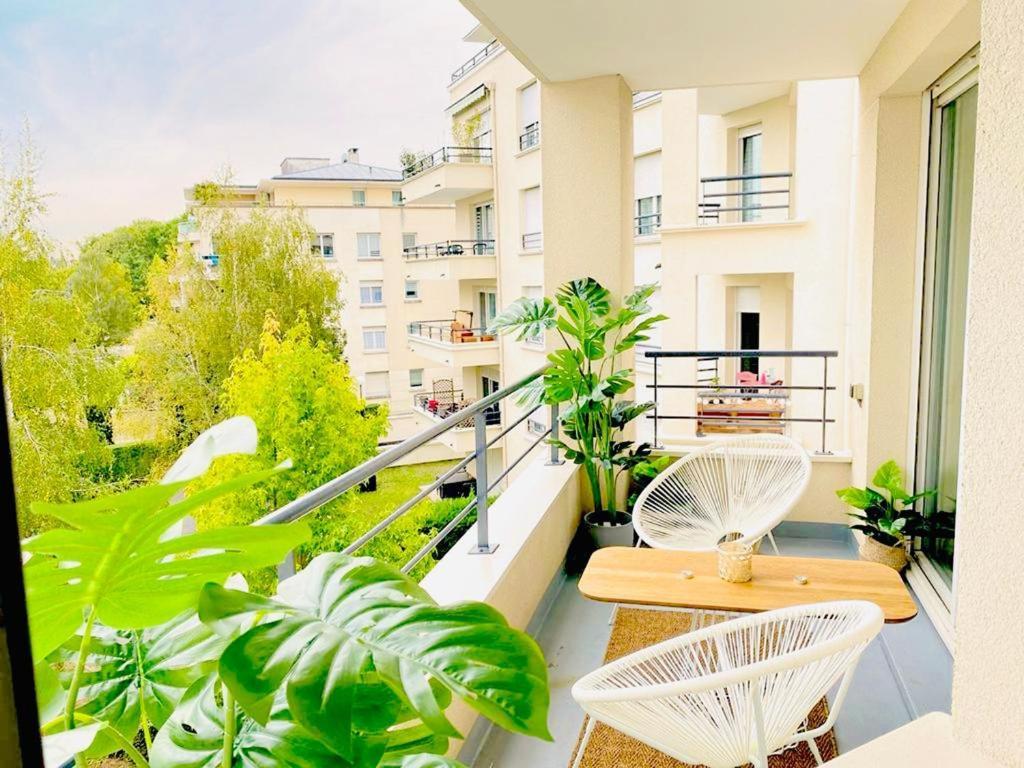 Appartement T2 Très Charmant à Cergy Le Haut à seulement 3 min à pied de la gare !! PARKING PRIVE Extérieur photo