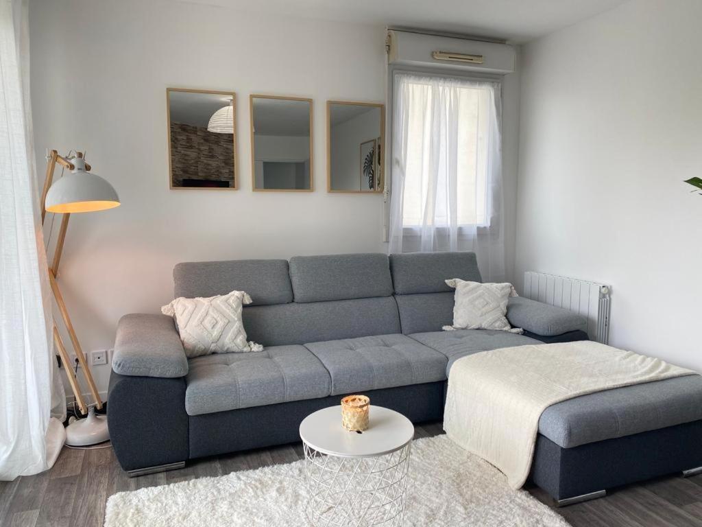 Appartement T2 Très Charmant à Cergy Le Haut à seulement 3 min à pied de la gare !! PARKING PRIVE Extérieur photo